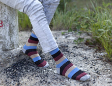 Load image into Gallery viewer, Men&#39;s Beige Stone Stripe Socks